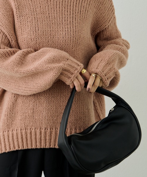 Shelly island（シェリーアイランド）の「【小さめなサイズ感でも収納力は抜群】ワンハンドルバッグ（ハンドバッグ・レディース・ブラック・FREE）」の6枚目の写真