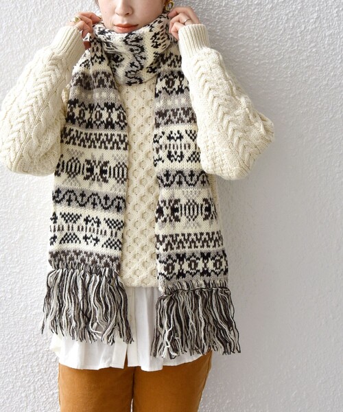 HIGHLAND 2000（ハイランドトゥーサウザンド）の「HIGHLAND 2000: スノーフレーク ニット マフラー（マフラー・レディース・ライトホワイト/レッド・ONE SIZE）」の8枚目の写真