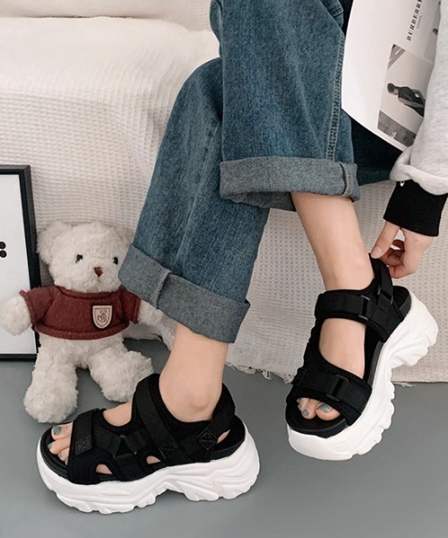 Shoes in Closet（シューズインクローゼット）の「軽量厚底 フットベッド ベルクロ スポーツサンダル 1842（サンダル・レディース・ブラック×ホワイト/アイボリー/ブラック×ブラック・LL/L/M/S）」の9枚目の写真
