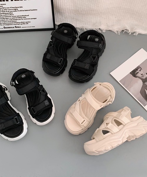Shoes in Closet（シューズインクローゼット）の「軽量厚底 フットベッド ベルクロ スポーツサンダル 1842（サンダル・レディース・ブラック×ホワイト/アイボリー/ブラック×ブラック・LL/L/M/S）」の17枚目の写真