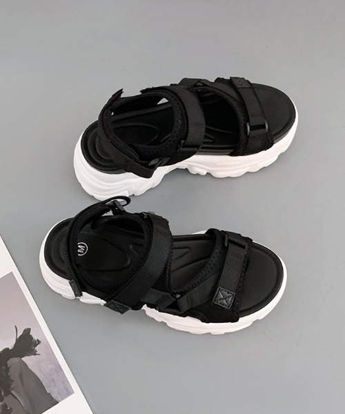 Shoes in Closet（シューズインクローゼット）の「軽量厚底 フットベッド ベルクロ スポーツサンダル 1842（サンダル・レディース・ブラック×ホワイト/アイボリー/ブラック×ブラック・LL/L/M/S）」の11枚目の写真