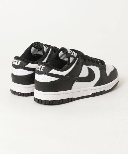 NIKE(ナイキ)の「WMNS DUNK LOW(スニーカー・レディース・ブラック×ホワイト・23.5cm/24.0cm/24.5cm/23.0cm/25.0cm/22.5cm/25.5cm/26.0cm)」の7枚目の写真
