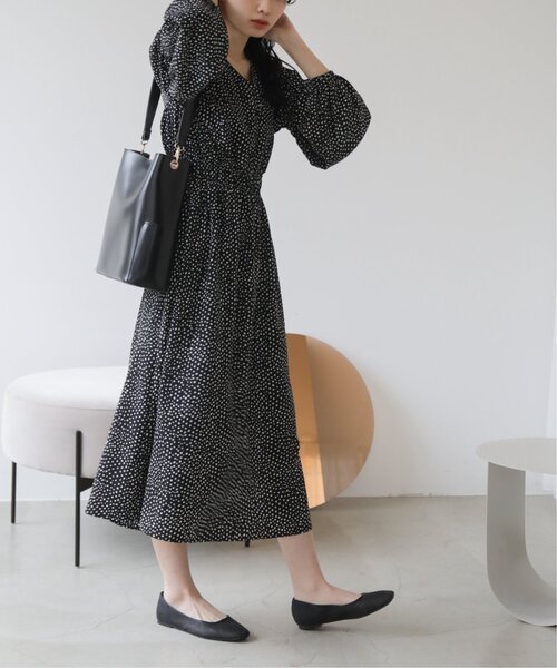 RAY CASSIN(レイカズン)の「M/L シアーフラットシューズ(バレエシューズ・レディース・ブラック/キナリ・MEDIUM/LARGE)」の4枚目の写真