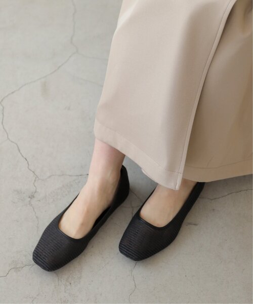 RAY CASSIN(レイカズン)の「M/L シアーフラットシューズ(バレエシューズ・レディース・ブラック/キナリ・MEDIUM/LARGE)」の7枚目の写真