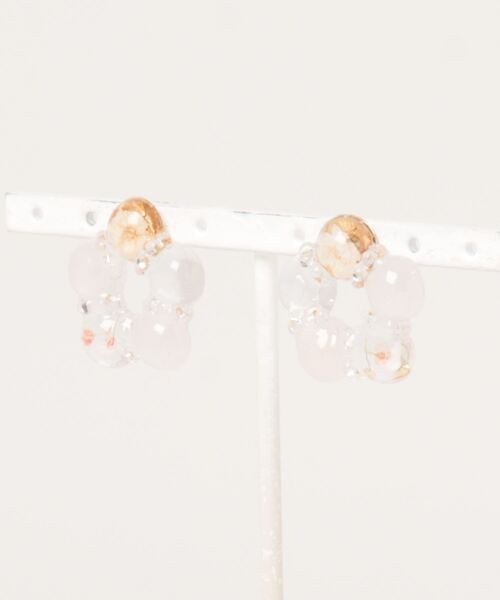 tone(トーン)の「【YM】お花リース/レジン サージカルステンレスピアス(MA)(ピアス(両耳用)・レディース・ホワイト/ピンク/ブルー/クリア・FREE)」の2枚目の写真