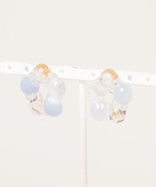 tone(トーン)の「【YM】お花リース/レジン サージカルステンレスピアス(MA)(ピアス(両耳用)・レディース・ホワイト/ピンク/ブルー/クリア・FREE)」の3枚目の写真