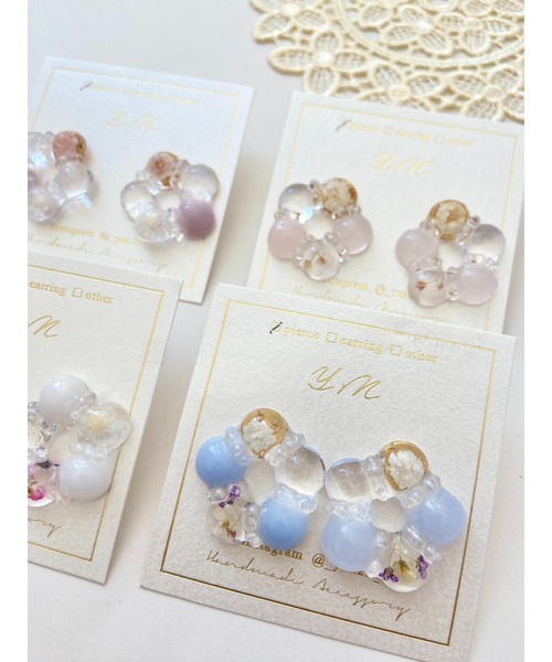 tone(トーン)の「【YM】お花リース/レジン サージカルステンレスピアス(MA)(ピアス(両耳用)・レディース・ホワイト/ピンク/ブルー/クリア・FREE)」の5枚目の写真