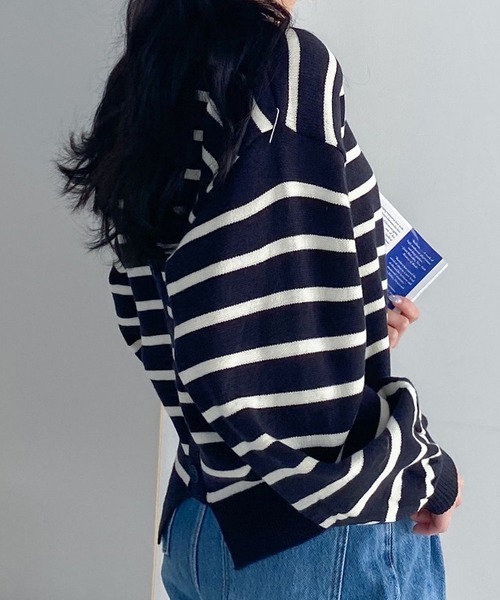fd style(エフディ スタイル)の「後ろボタンストライプニット(ニット/セーター・レディース・Navy/White・FREE)」の4枚目の写真