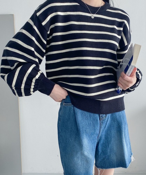fd style(エフディ スタイル)の「後ろボタンストライプニット(ニット/セーター・レディース・Navy/White・FREE)」の5枚目の写真