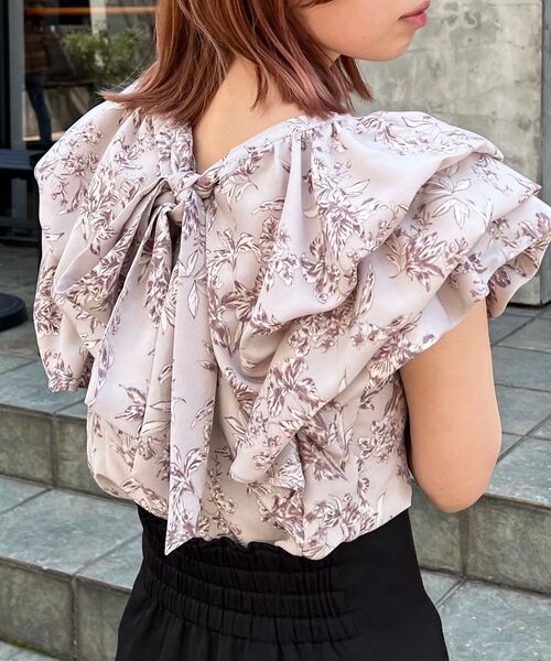 MAJESTIC LEGON（マジェスティックレゴン）の「バックリボンバルーンフリルブラウス（シャツ/ブラウス・レディース・ブラック/オフホワイト/ベージュ系その他2/ブルー系その他2・MEDIUM）」の9枚目の写真