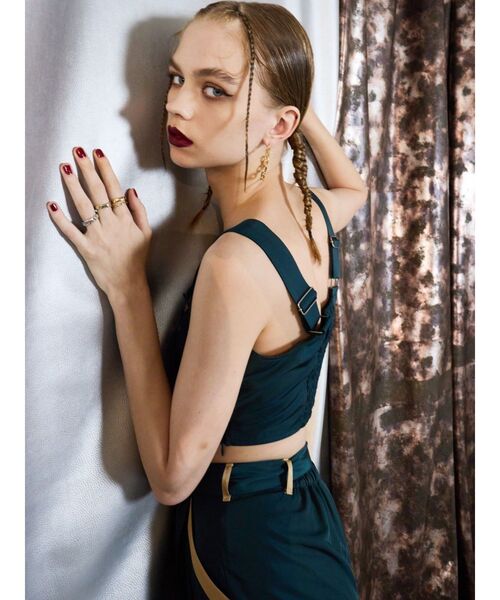 EVRIS（エヴリス）の「エッジデザインビスチェトップス【セットアップ着用可能】（キャミソール・レディース・ブラック/ブルー/カーキ・FREE）」の13枚目の写真