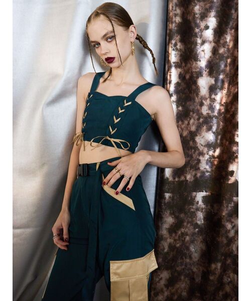 EVRIS（エヴリス）の「エッジデザインビスチェトップス【セットアップ着用可能】（キャミソール・レディース・ブラック/ブルー/カーキ・FREE）」の15枚目の写真