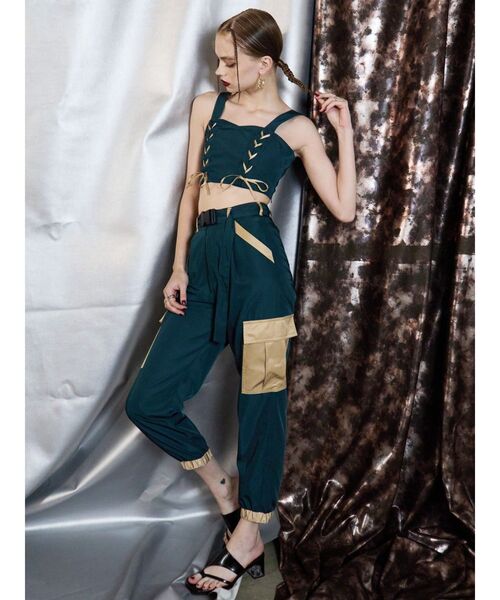 EVRIS（エヴリス）の「エッジデザインビスチェトップス【セットアップ着用可能】（キャミソール・レディース・ブラック/ブルー/カーキ・FREE）」の17枚目の写真