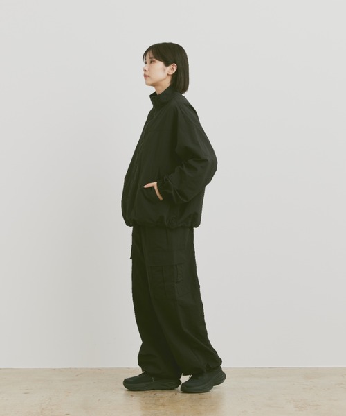 flaner（フラネ）の「Loose military nylon blouson / ルーズミリタリーナイロンブルゾン（ブルゾン・レディース・ブラック/ベージュ/チャコールグレー・LARGE/MEDIUM）」の13枚目の写真