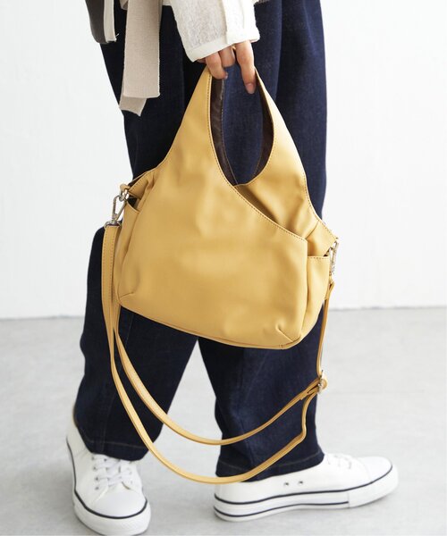 LBC(エルビーシー)の「フェイクレザークリテバッグミニショルダーバッグ(ショルダーバッグ・レディース・イエロー/ブラック/シルバー/ブルー/テラコッタ・FREE)」の5枚目の写真