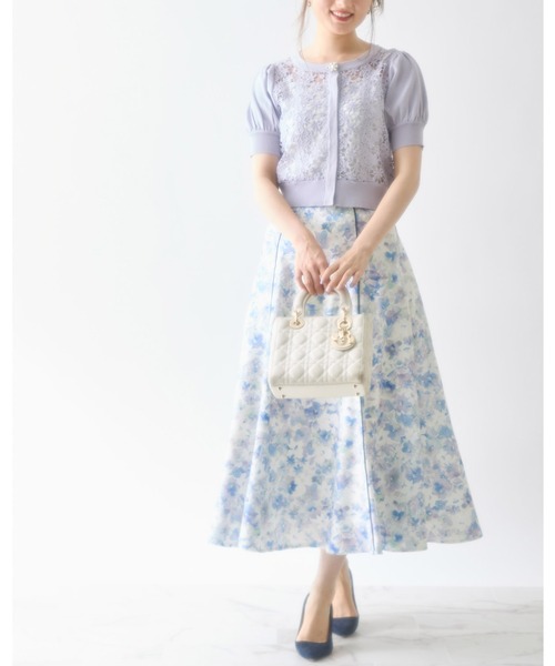 tocco closet(トッコ クローゼット)の「パールビジュー釦フラワーレース切り替えニットカーディガン(カーディガン/ボレロ・レディース・ネイビー/オフホワイト/ラベンダー/ベージュ・M)」の9枚目の写真