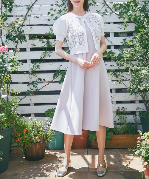tocco closet(トッコ クローゼット)の「パールビジュー釦フラワーレース切り替えニットカーディガン(カーディガン/ボレロ・レディース・ネイビー/オフホワイト/ラベンダー/ベージュ・M)」の11枚目の写真
