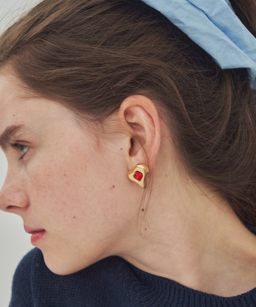 whim(ウィム)の「Heart Stone Pierce(ピアス(両耳用)・レディース・シルバー/ゴールド・FREE)」の2枚目の写真