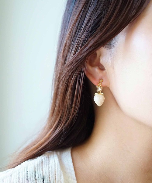 CERCA(チェルカ)の「jolie minette/小さな フルーツ ゴールド ピアス(ピアス(両耳用)・レディース・ブラック/クリア/ブラウン/ベージュ・FREE)」の8枚目の写真