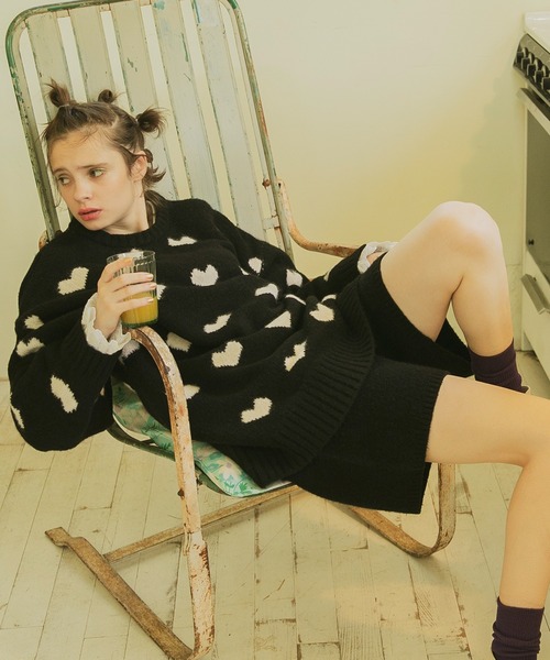 forksy.(フォルクシー)の「【forksy.】オーバーサイズリバーシブルハートニットプルオーバー(ニット/セーター・レディース・グレー/ブラック/ネイビー/アイボリー/ブルー・FREE)」の15枚目の写真