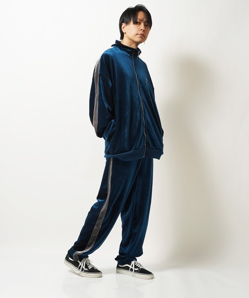 1111clothing（ワンフォークロージング）の「ベロア トラック