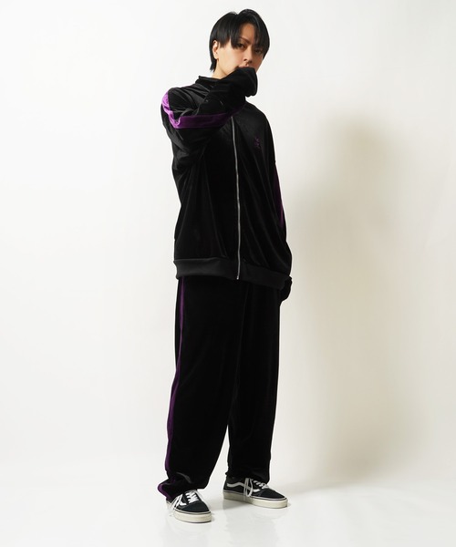 1111clothing（ワンフォークロージング）の「ベロア トラック