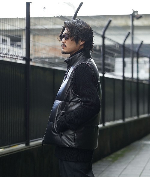 EMMETI（エンメティ）の「EMMETI / エンメティ：別注 ISE -0.5mm-：ONLYARK-0-1040[MUS]（ダウンベスト・メンズ・ブラック系その他/スミクロ・54/52/48/50）」の11枚目の写真