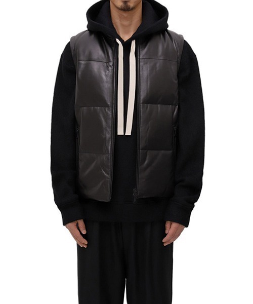 EMMETI（エンメティ）の「EMMETI / エンメティ：別注 ISE -0.5mm-：ONLYARK-0-1040[MUS]（ダウンベスト・メンズ・ブラック系その他/スミクロ・54/52/48/50）」の18枚目の写真