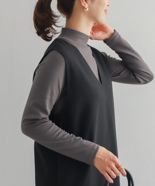 URBAN RESEARCH DOORS（アーバンリサーチドアーズ）の「コットンスムースハイネックプルオーバー（Tシャツ/カットソー・レディース・チャコールグレー/オフホワイト・MEDIUM）」の8枚目の写真