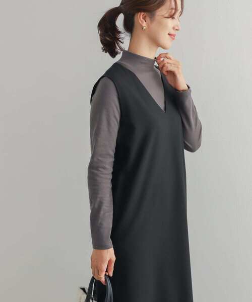 URBAN RESEARCH DOORS（アーバンリサーチドアーズ）の「コットンスムースハイネックプルオーバー（Tシャツ/カットソー・レディース・チャコールグレー/オフホワイト・MEDIUM）」の9枚目の写真