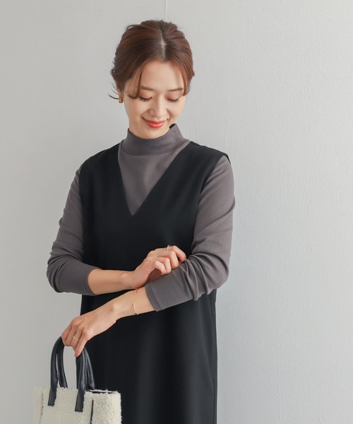 URBAN RESEARCH DOORS（アーバンリサーチドアーズ）の「コットンスムースハイネックプルオーバー（Tシャツ/カットソー・レディース・チャコールグレー/オフホワイト・MEDIUM）」の11枚目の写真