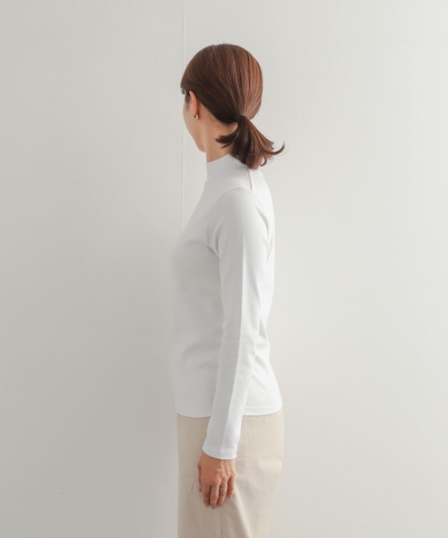 URBAN RESEARCH DOORS（アーバンリサーチドアーズ）の「コットンスムースハイネックプルオーバー（Tシャツ/カットソー・レディース・チャコールグレー/オフホワイト・MEDIUM）」の15枚目の写真