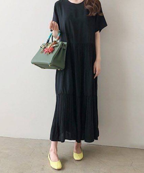 B.I.D.（ビーアイディー）の「【Bz】 [IZU] プリーツデザインワンピース（ワンピース・レディース・ブルー/ベージュ/ブラック・LARGE/MEDIUM）」の2枚目の写真