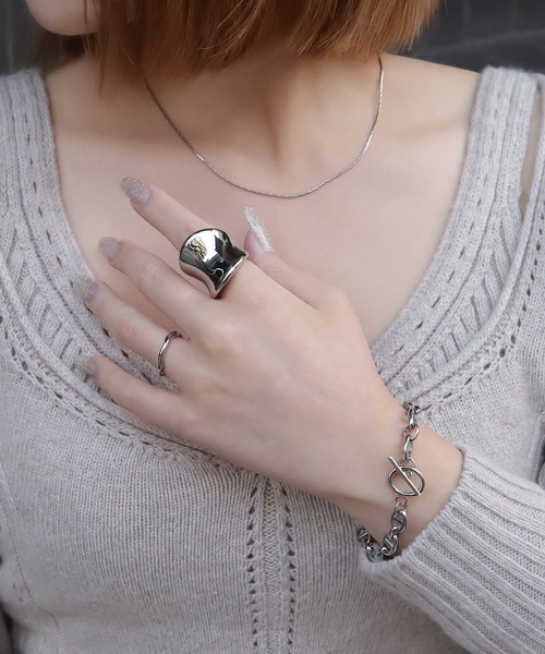 blackdia ocean(ブラックダイヤオーシャン)の「blackdia ocean ボリュームカーブリング(リング・レディース・シルバー/ゴールド・12号/14号/17号)」の4枚目の写真