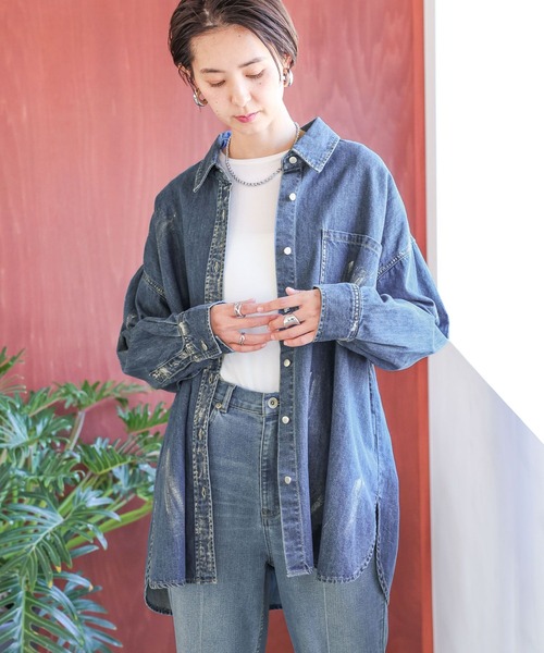 LEPSIM(レプシィム)の「箔プリントデニムシャツ 987193(シャツ/ブラウス・レディース・オフホワイト/インディゴブルー・FREE)」の10枚目の写真