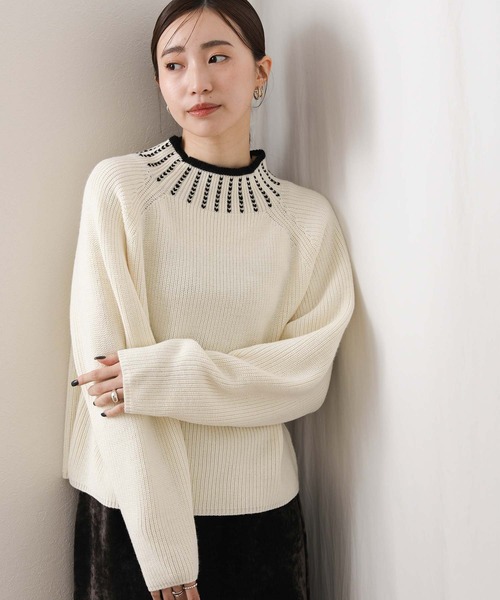 MARIED'OR(マリードール)の「5G畦ネック刺繍ボトルネックニット(ニット/セーター・レディース・ブラック×ホワイト/ホワイト×ブラック・FREE)」の2枚目の写真