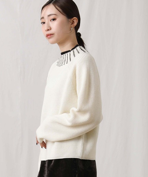 MARIED'OR(マリードール)の「5G畦ネック刺繍ボトルネックニット(ニット/セーター・レディース・ブラック×ホワイト/ホワイト×ブラック・FREE)」の8枚目の写真