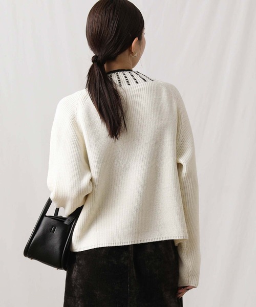 MARIED'OR(マリードール)の「5G畦ネック刺繍ボトルネックニット(ニット/セーター・レディース・ブラック×ホワイト/ホワイト×ブラック・FREE)」の9枚目の写真