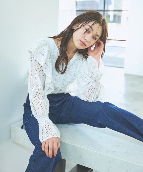 mysty woman（ミスティウーマン）の「コットンレースフリルブラウス　106894（シャツ/ブラウス・レディース・アイボリー/オフホワイト・FREE）」の2枚目の写真