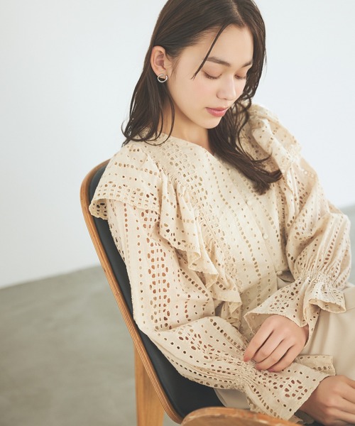 mysty woman（ミスティウーマン）の「コットンレースフリルブラウス　106894（シャツ/ブラウス・レディース・アイボリー/オフホワイト・FREE）」の16枚目の写真