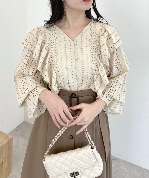 mysty woman（ミスティウーマン）の「コットンレースフリルブラウス　106894（シャツ/ブラウス・レディース・アイボリー/オフホワイト・FREE）」の21枚目の写真