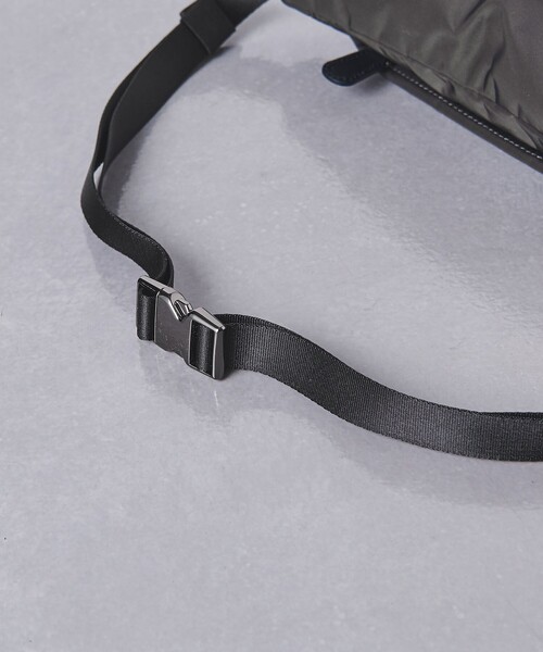 STANDARD SUPPLY（スタンダードサプライ）の「【別注】＜STANDARD SUPPLY＞ ウエストバッグ Sサイズ（ボディバッグ/ウエストポーチ・メンズ・ブラック/ダークグレー/ベージュ・FREE）」の21枚目の写真
