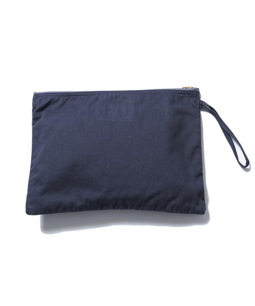 MILKFED.（ミルクフェド）の「【mini10月号掲載】MILKFEDxLee TWILL CLUTCH BAG（クラッチバッグ・レディース・オリーブ/ネイビー・ONESIZE）」の3枚目の写真
