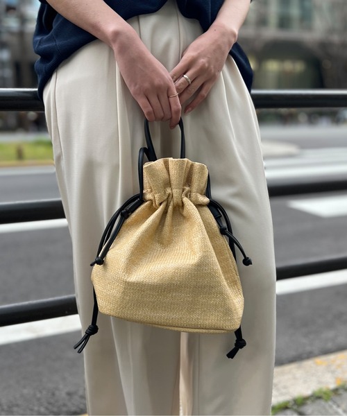 Chez toi(シェトワ)の「雑材巾着2WAYショルダー(ショルダーバッグ・レディース・ブラック/モカ/ベージュ・FREE)」の1枚目の写真