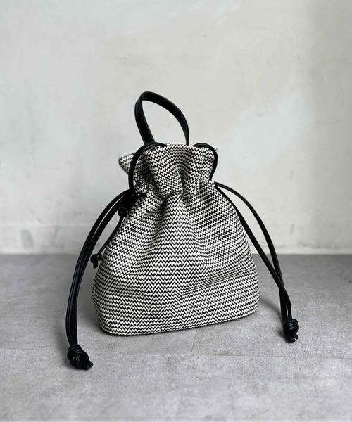 Chez toi(シェトワ)の「雑材巾着2WAYショルダー(ショルダーバッグ・レディース・ブラック/モカ/ベージュ・FREE)」の5枚目の写真