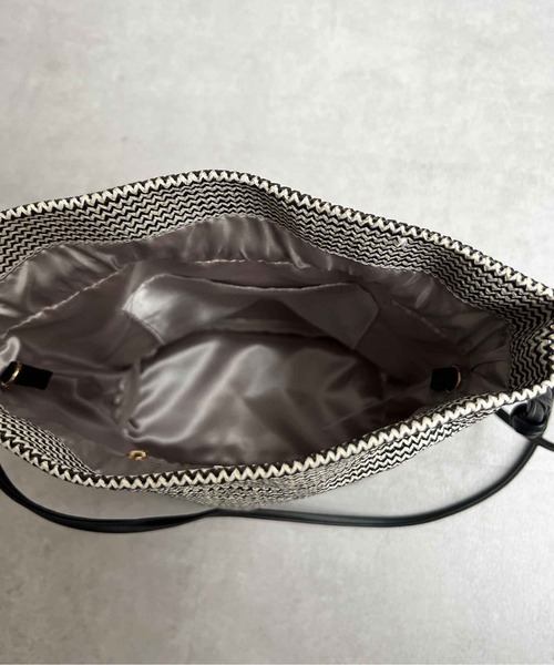 Chez toi(シェトワ)の「雑材巾着2WAYショルダー(ショルダーバッグ・レディース・ブラック/モカ/ベージュ・FREE)」の6枚目の写真