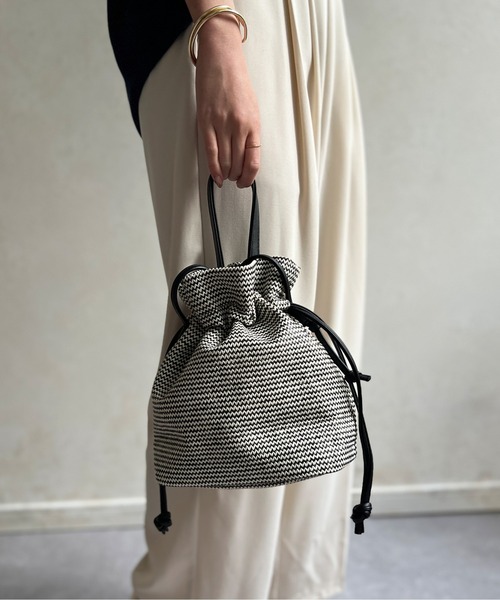 Chez toi(シェトワ)の「雑材巾着2WAYショルダー(ショルダーバッグ・レディース・ブラック/モカ/ベージュ・FREE)」の9枚目の写真