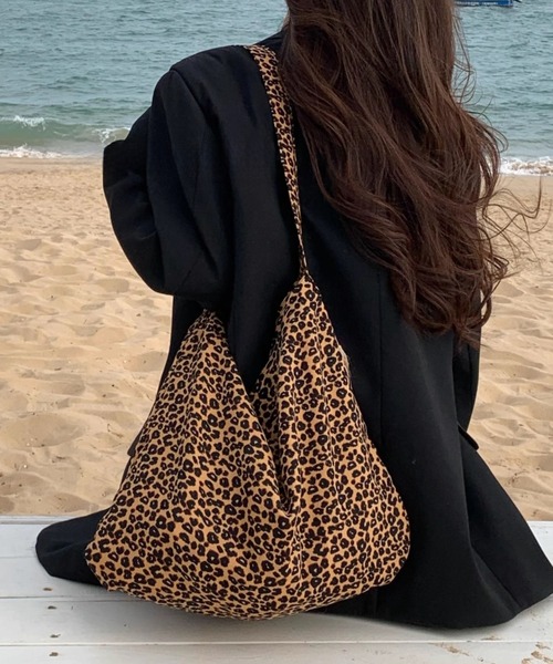 Vipoa(ヴィポア)の「Retro leopard big shoulder bag(トートバッグ・レディース・アイボリー/ブラウン・FREE)」の7枚目の写真