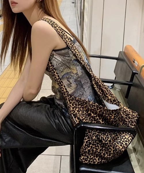 Vipoa(ヴィポア)の「Retro leopard big shoulder bag(トートバッグ・レディース・アイボリー/ブラウン・FREE)」の9枚目の写真
