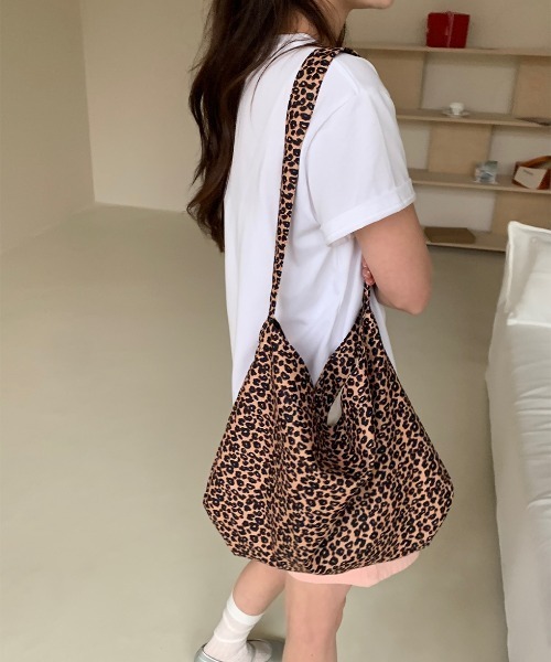 Vipoa(ヴィポア)の「Retro leopard big shoulder bag(トートバッグ・レディース・アイボリー/ブラウン・FREE)」の19枚目の写真